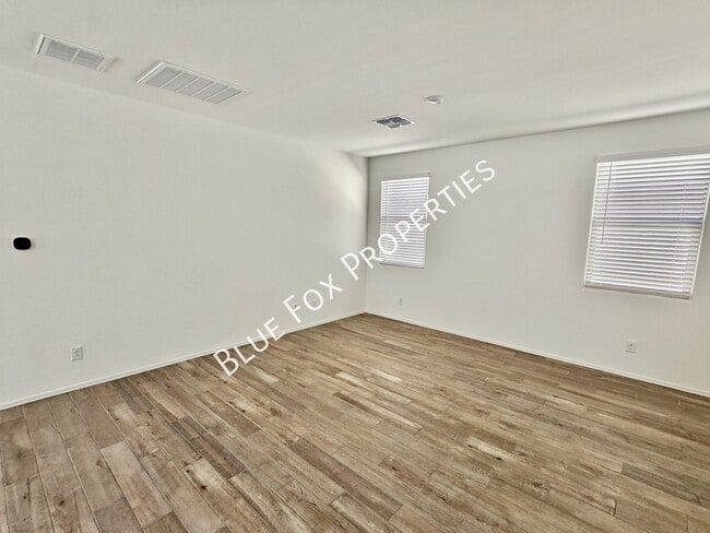 Building Photo - 9251 N Peridot Vis Ave
