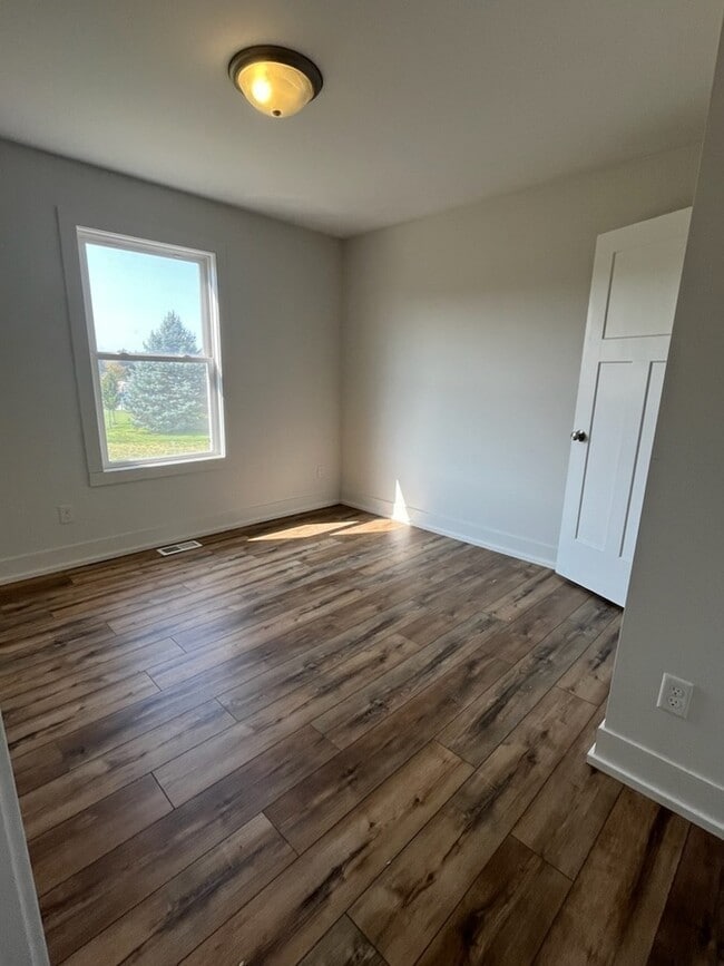 Building Photo - 3228 Babylon Rd