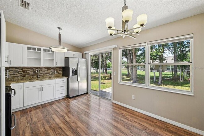 Building Photo - 5 Cedar Ln