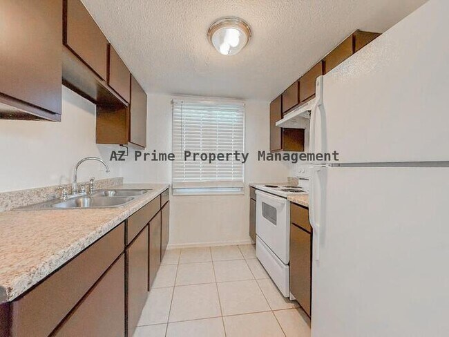 Building Photo - 1455 N 53rd Dr