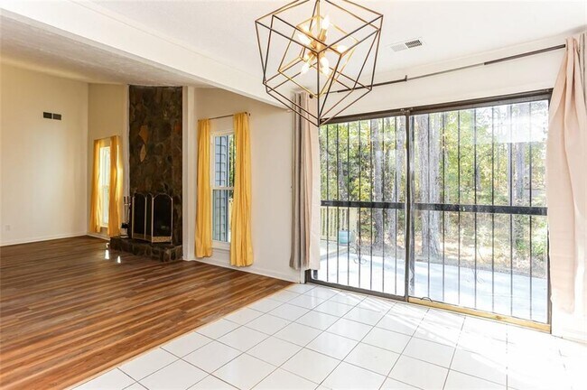 Building Photo - 135 Beethoven Ct