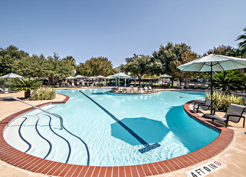 Resort-Style Pool - Villages at East Riverside