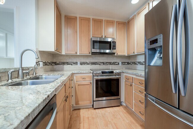 Building Photo - Marina District 2 Bedroom at Marina Park! ...