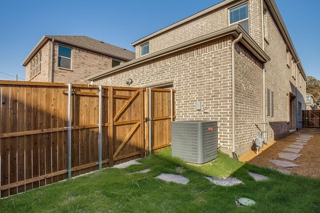 Building Photo - 7685 Regal Ln