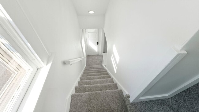 Building Photo - COMING SOON! 2 Bedroom home!