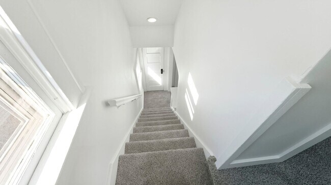 Building Photo - NEW LISTING! 2 Bedroom home!