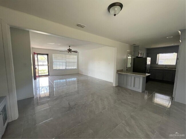 Building Photo - 610 W Jones Ave