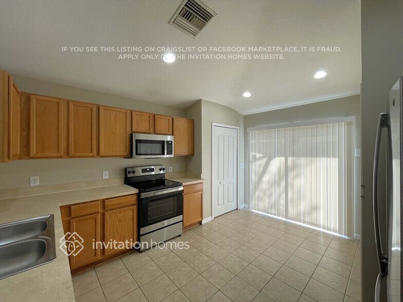 Building Photo - 15750 Greyrock Dr