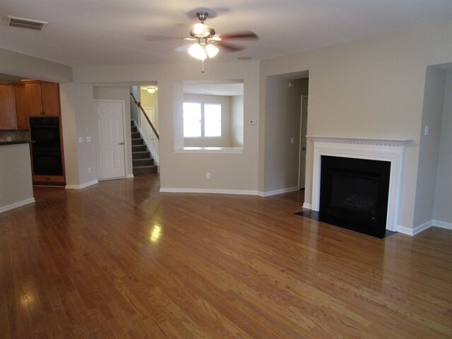 Building Photo - 406 Howell Xing