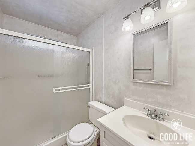 Building Photo - Beautiful 2B 2BA Home w/ AC, Parking, W/D, and Community Amenities!