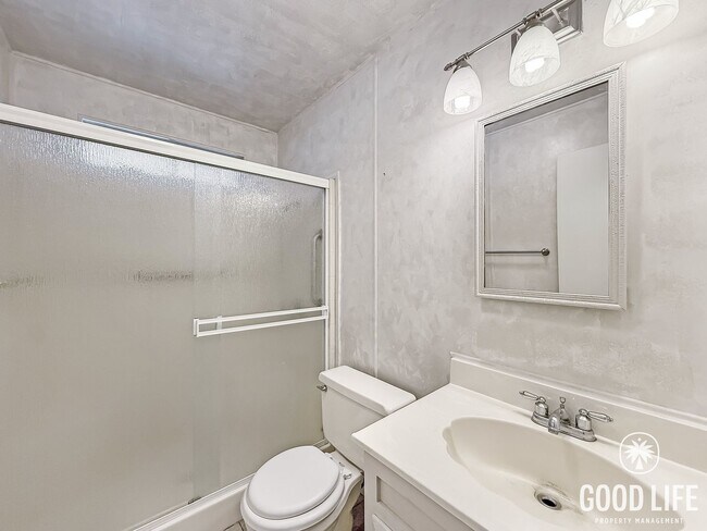 Building Photo - Beautiful 2B/2BA 55+ Community Home w/ AC, Parking, W/D, and Community Amenities!