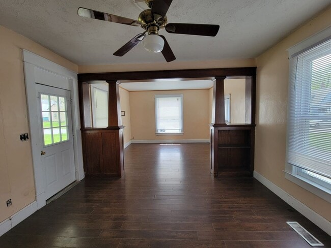 Building Photo - 542 Haller St