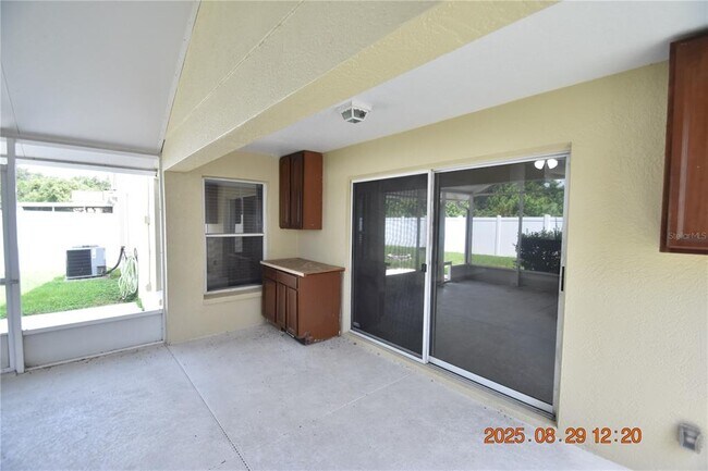 Building Photo - 944 Ridge Haven Dr