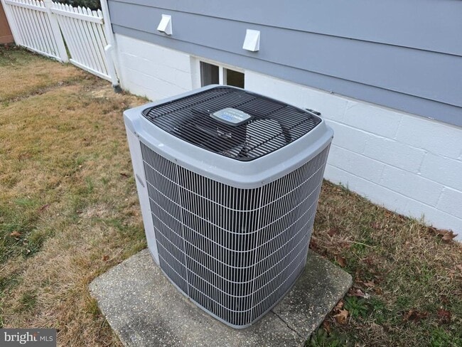 Building Photo - 4813 Lawrence St