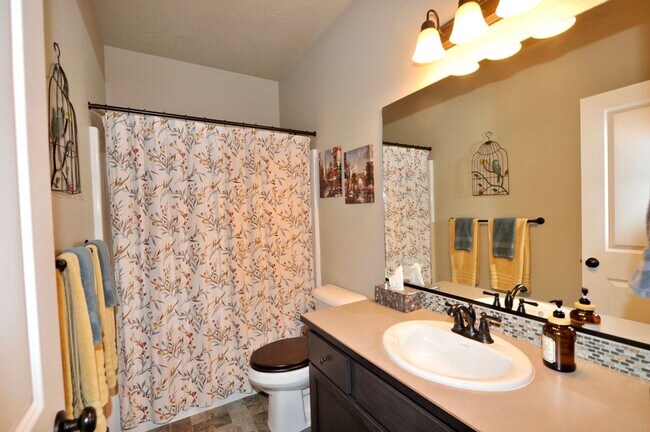 Building Photo - Luxury 3 bed 2 bath Rancher: Miller's Landing