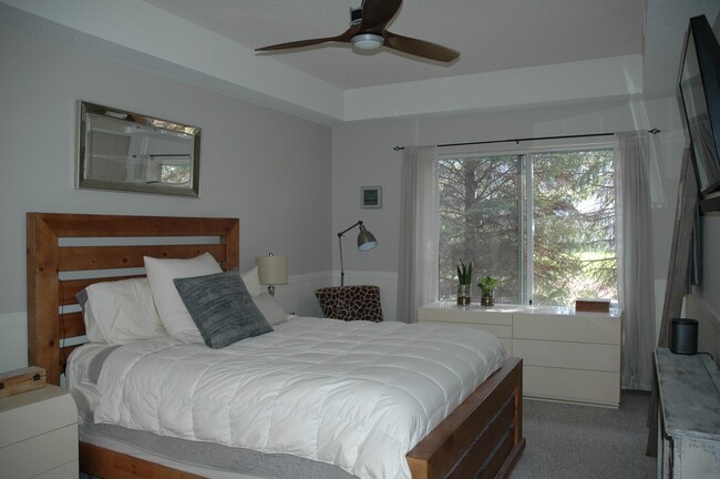 Master bedroom - 7520 Edinborough Way