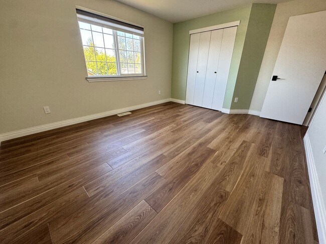 Building Photo - Fully updated 3 bed/2.5 bath home