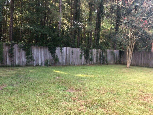 Building Photo - Single story ranch with 2 car attached gar...