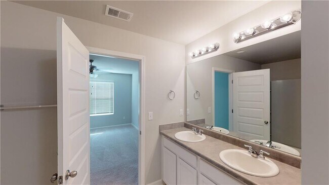 Building Photo - 4048 Kingsbrook Blvd