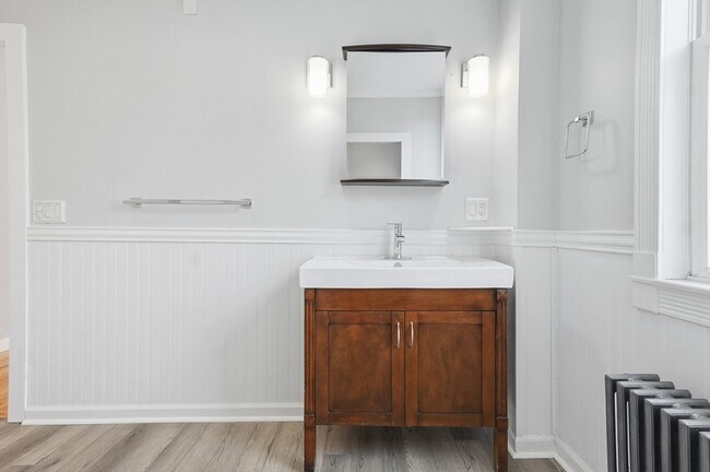 Building Photo - 116 Coburn St