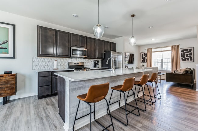 Building Photo - 605 Brook Ct