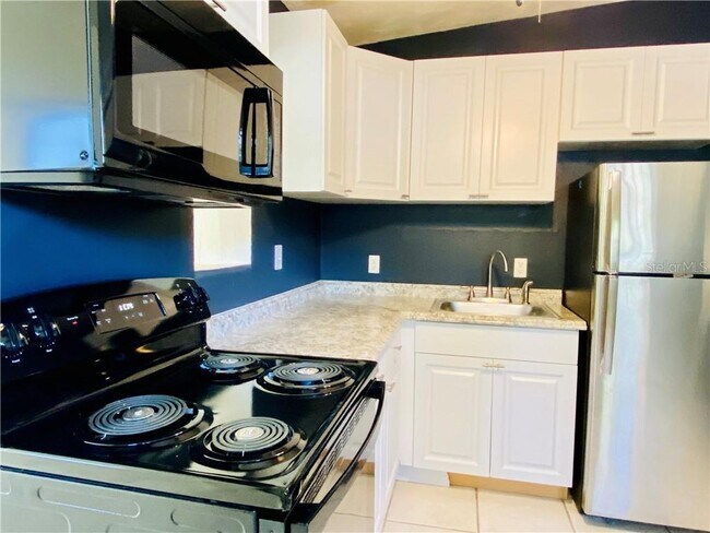 Building Photo - 460 Card Ave