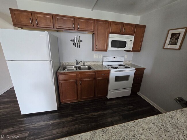 Building Photo - 2331 E Market St