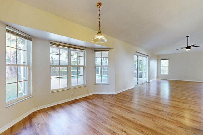 Building Photo - 967 SE Browning Ave