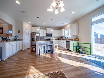 Building Photo - HUGE Owner's Suite!