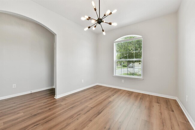 Building Photo - 737 Grassy Knoll Ln