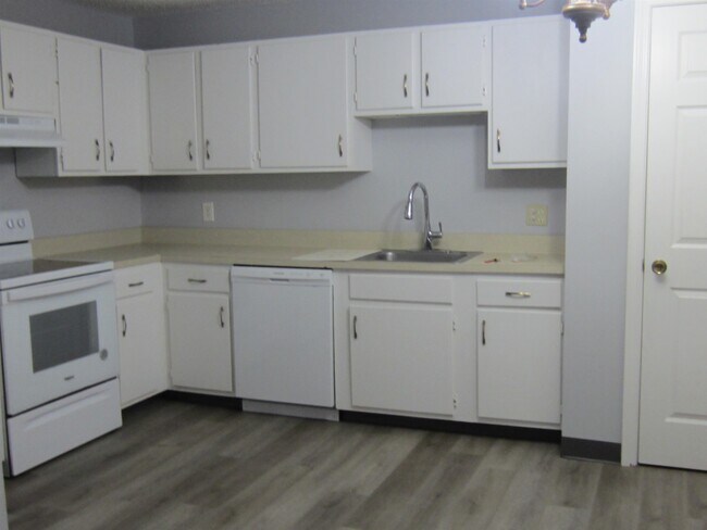 Building Photo - 14 Northbrook Dr