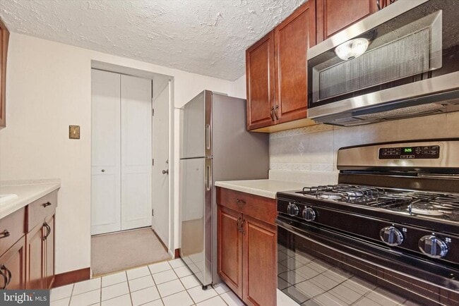 Building Photo - 304 Drummers Ln