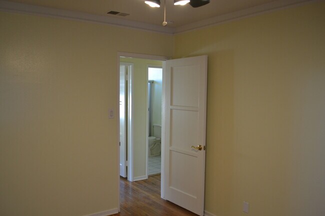 Building Photo - 3-Bedroom Home with Bonus Space | South Redondo Beach | Near Coast