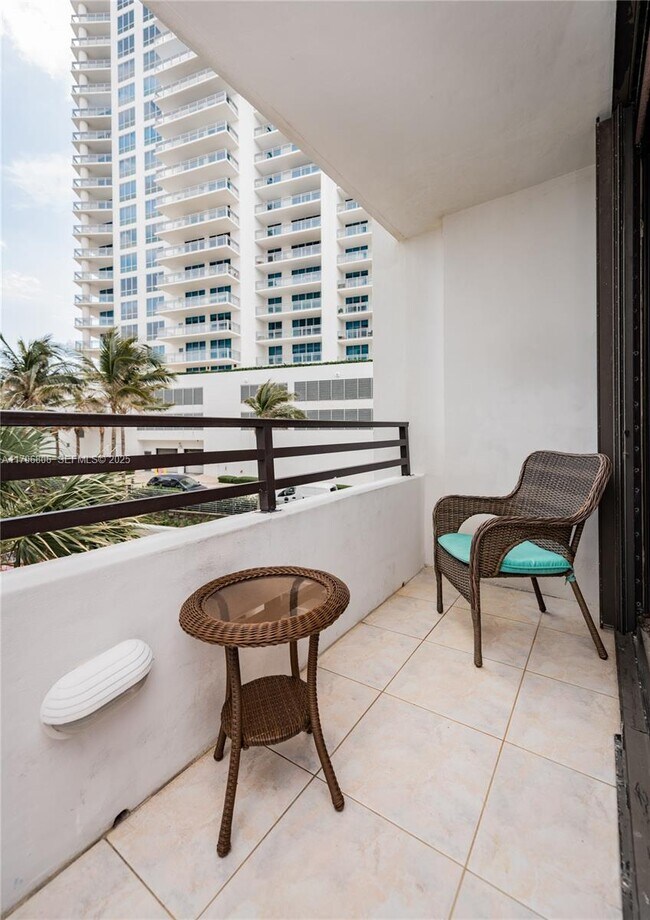 Building Photo - 3505 S Ocean Dr