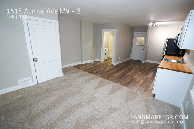 Building Photo - Updated 1 Bed/1Bath – First Month Only $550!