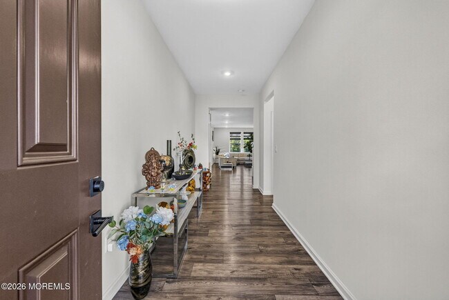 Building Photo - 319 Tulip Ct
