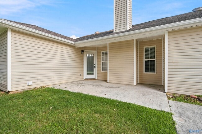 Building Photo - 2524 Clovis Rd SW