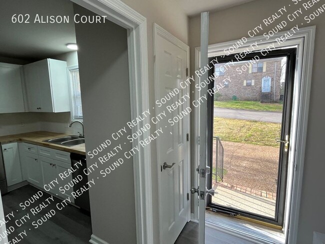 Building Photo - 602 Alison Ct