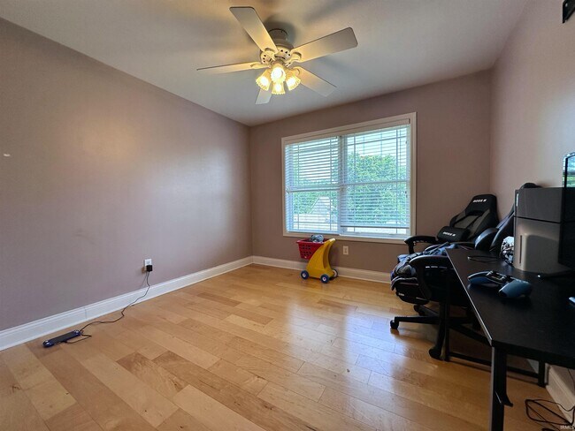 Building Photo - 2625 S Stratford Dr