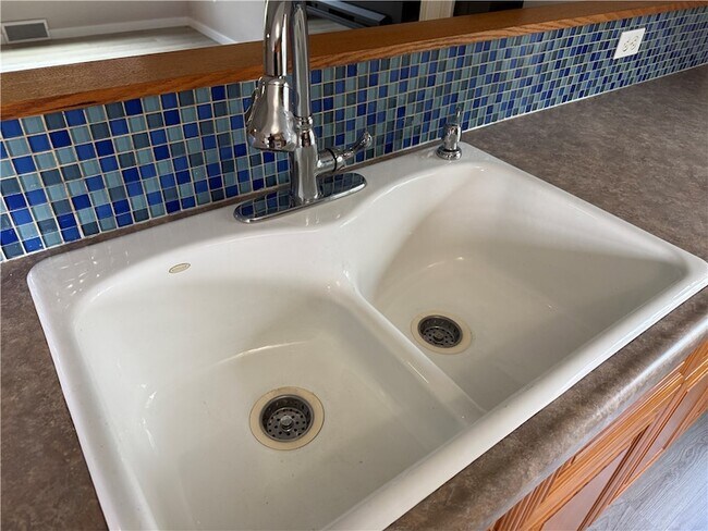 Building Photo - 300 Taylor St