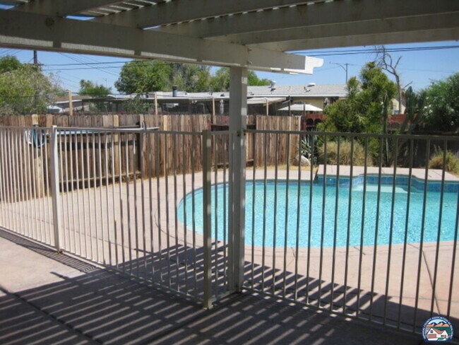 Building Photo - 1661 Yucca Dr