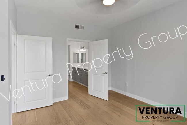 Building Photo - Spacious 2-Bedroom Condo with 2 Full Baths in Oxnards Channel Island