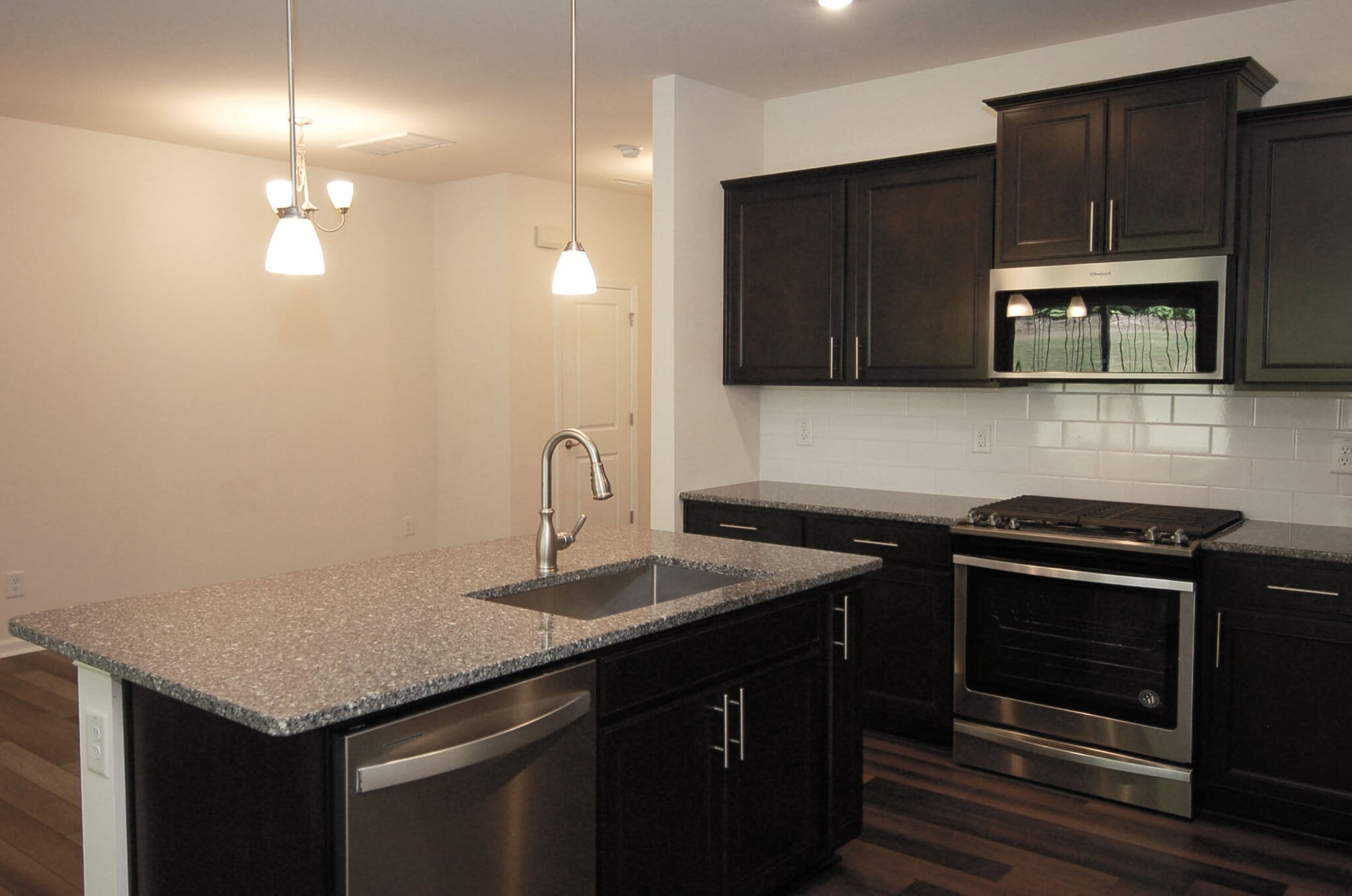 Building Photo - 331 White Oak Ridge Dr