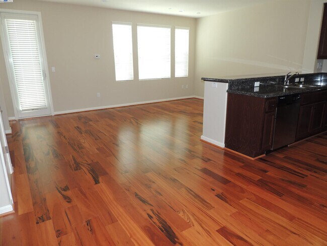 Building Photo - 118 Selby Lane