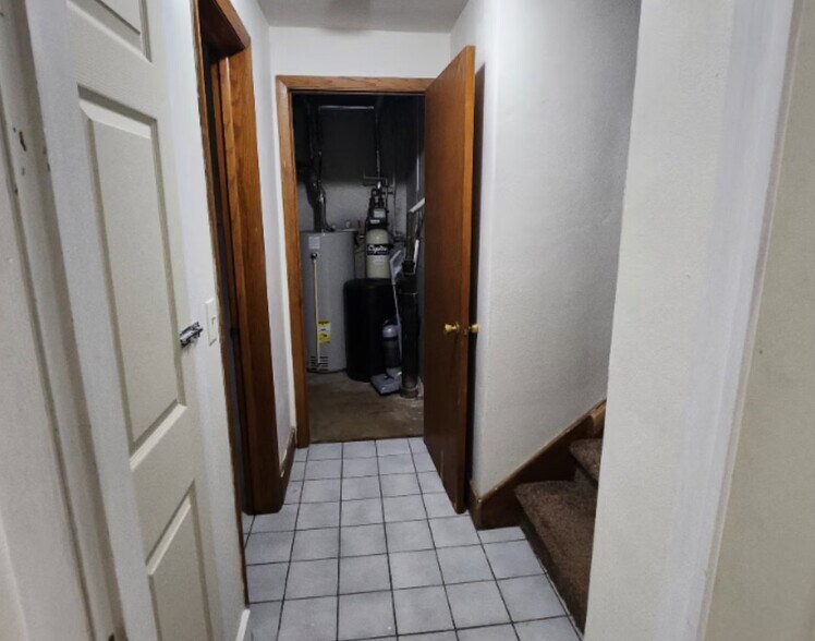 Building Photo - 1305 Buena Vista Dr