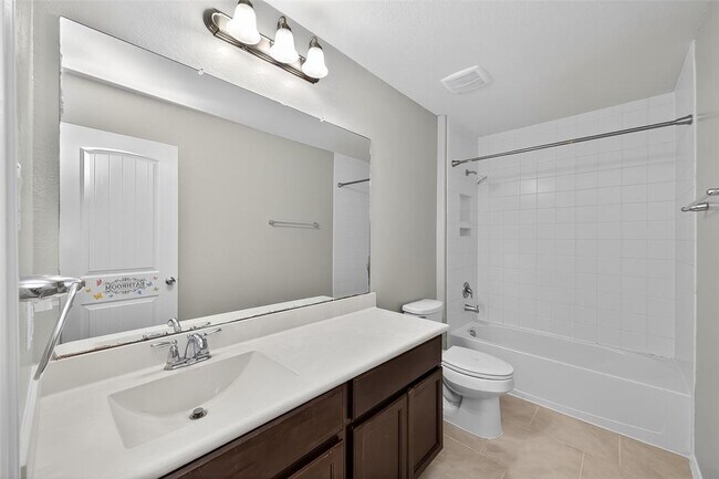 Building Photo - 154 Meadow Grove Dr
