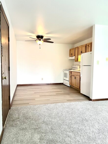 Spacious Dining Area/Kitchen - 1905 Austin Ave