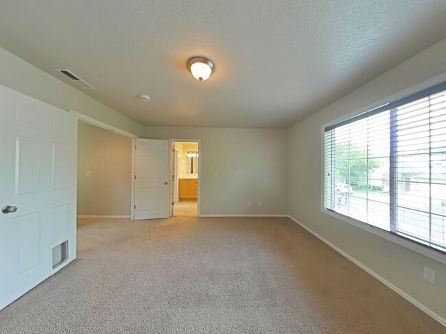 Building Photo - 4 Bedroom House ~ Willamette Landing ~ Cor...