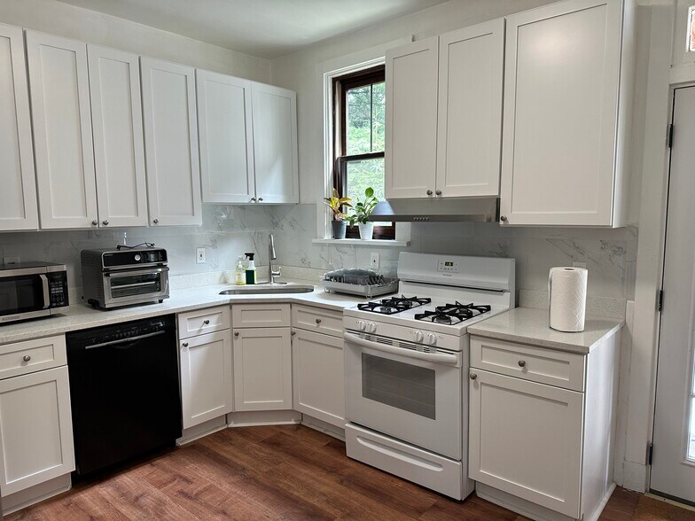 Primary Photo - 2019 Wightman St