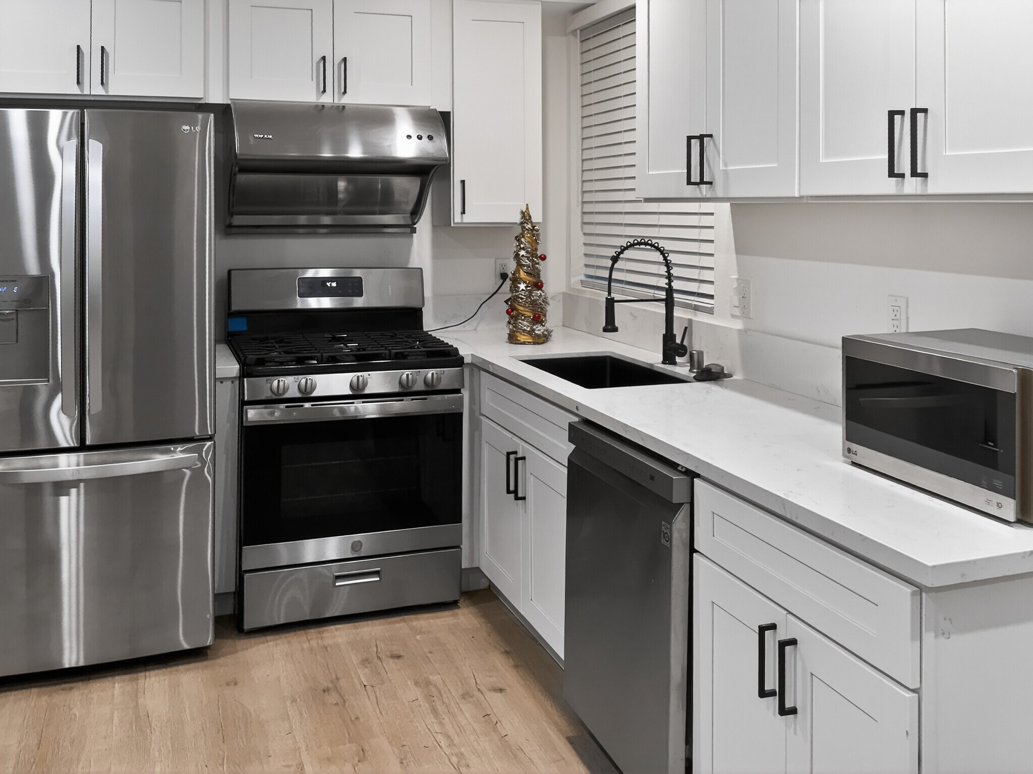 Building Photo - 2013 Raymond Ave